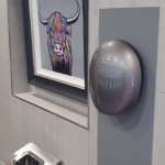 VELAIR Pebble Mini sušač za ruke Plug&Play (bijeli / srebrni / crni) – slika 8